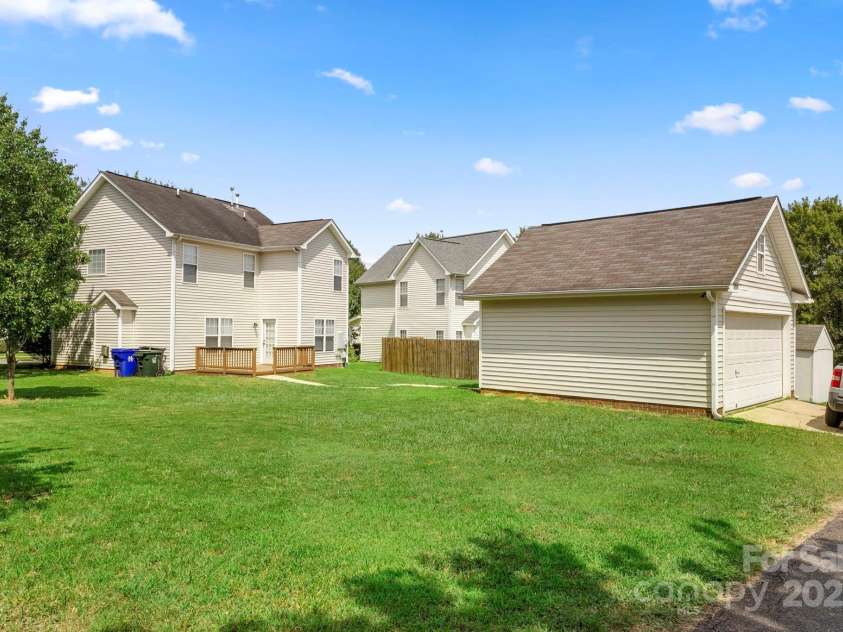7621 Rolling Meadows Lane, Huntersville, NC 28078.  MLS# CAR4282500, YatesRealty ID 26448. HUGE BACK AND SIDE YARD + 2 CAR GARAGE
