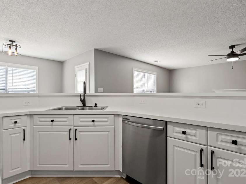 7621 Rolling Meadows Lane, Huntersville, NC 28078.  MLS# CAR4282500, YatesRealty ID 26448. NEW DISHWASHER