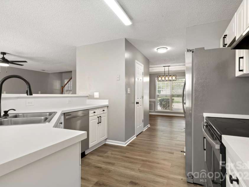 7621 Rolling Meadows Lane, Huntersville, NC 28078.  MLS# CAR4282500, YatesRealty ID 26448. NEW KITCHEN FAUCET