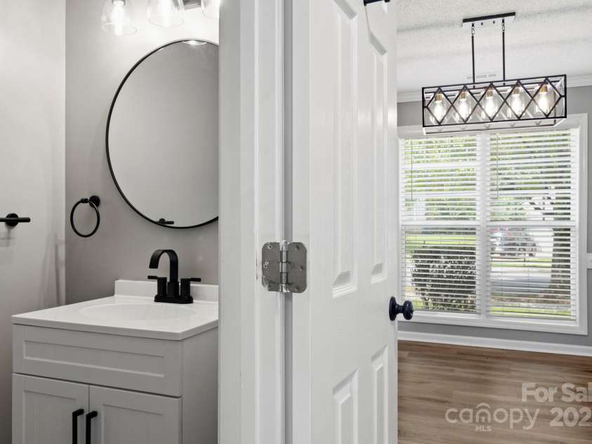 7621 Rolling Meadows Lane, Huntersville, NC 28078.  MLS# CAR4282500, YatesRealty ID 26448. POWER ROOM ON MAIN LEVEL HAS NEW VANITY AND MIRRORS.