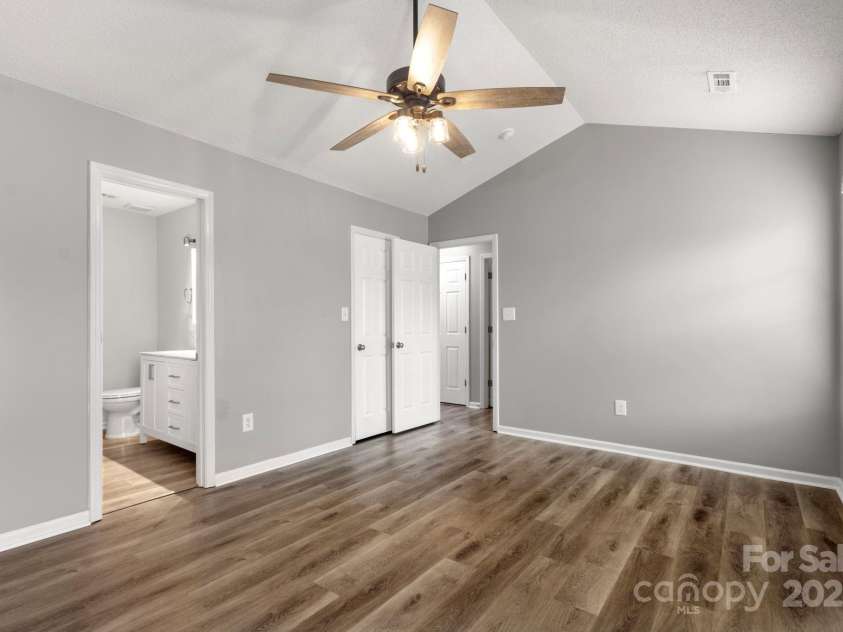 7621 Rolling Meadows Lane, Huntersville, NC 28078.  MLS# CAR4282500, YatesRealty ID 26448. PRIMARY BEDROOM
