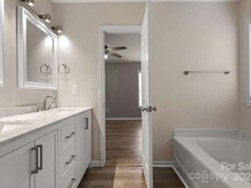 7621 Rolling Meadows Lane, Huntersville, NC 28078.  MLS# CAR4282500, YatesRealty ID 26448. REFRESHED PRIMARY BATH SO LUXURIOUS