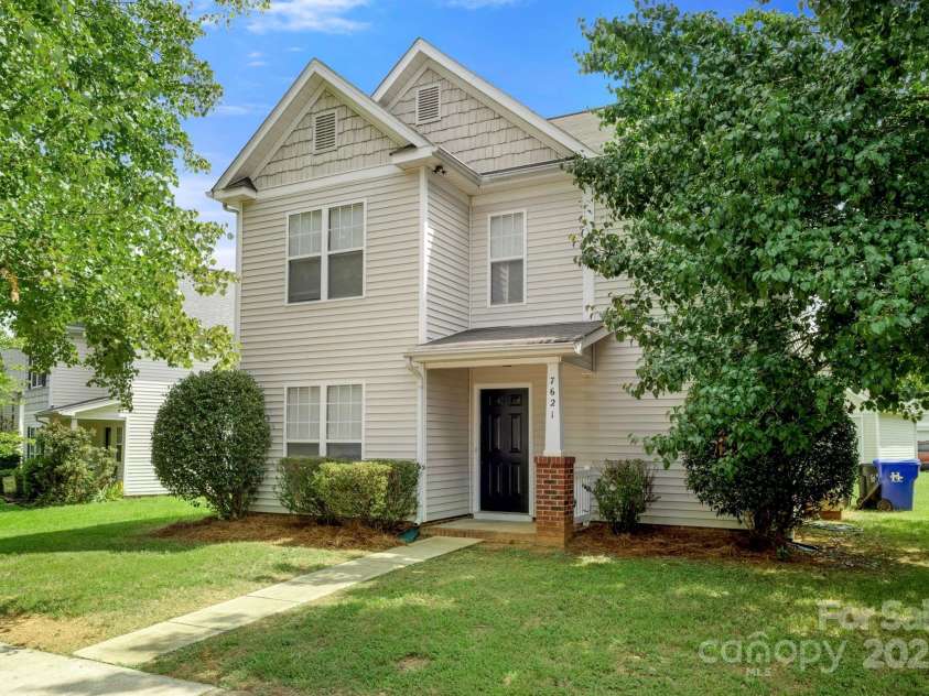 7621 Rolling Meadows Lane, Huntersville, NC 28078.  MLS# CAR4332829, YatesRealty ID 26448. 