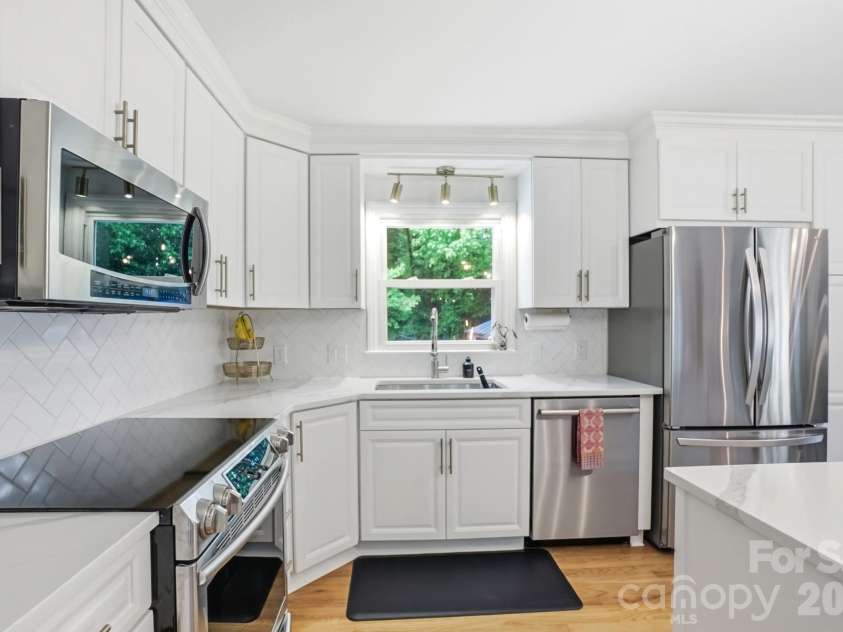 824 Riverwood Road, Charlotte, NC 28270.  MLS# CAR4386082, YatesRealty ID 26448. 