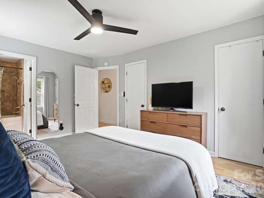 824 Riverwood Road, Charlotte, NC 28270.  MLS# CAR4386082, YatesRealty ID 26448. 