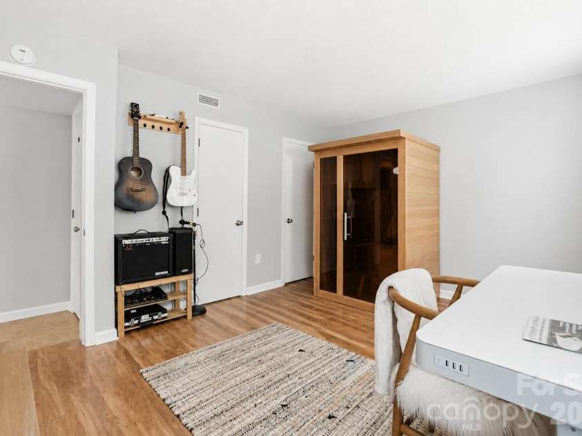 824 Riverwood Road, Charlotte, NC 28270.  MLS# CAR4386082, YatesRealty ID 26448. 