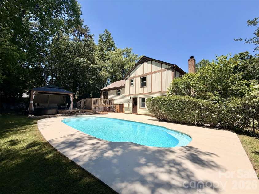 824 Riverwood Road, Charlotte, NC 28270.  MLS# CAR4386082, YatesRealty ID 26448. 