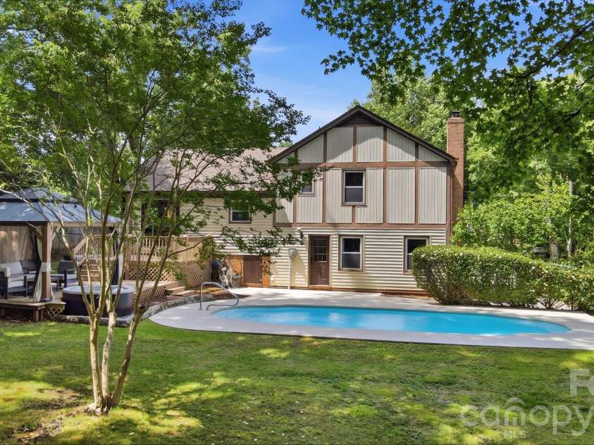 824 Riverwood Road, Charlotte, NC 28270.  MLS# CAR4386082, YatesRealty ID 26448. 