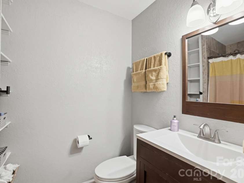 824 Riverwood Road, Charlotte, NC 28270.  MLS# CAR4386082, YatesRealty ID 26448. Hall Bathroom