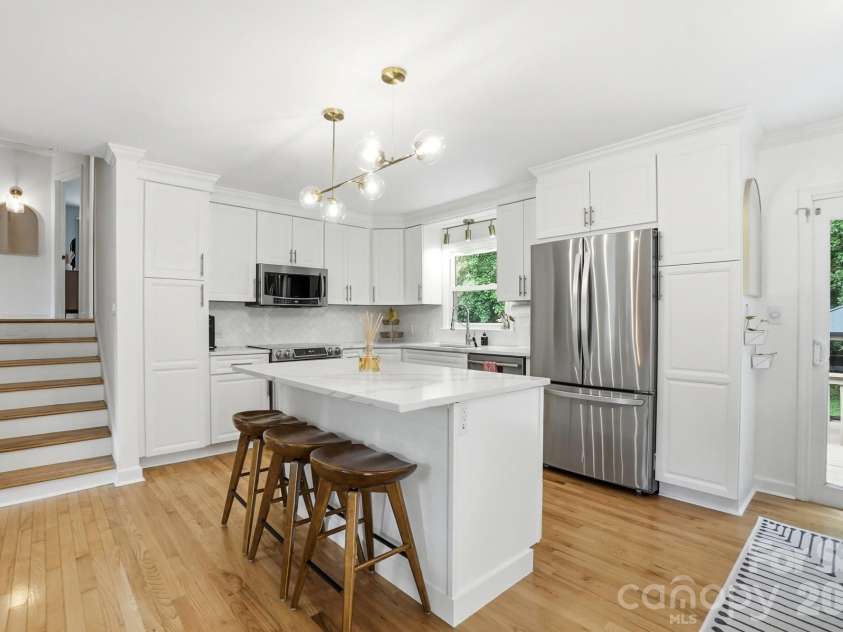 824 Riverwood Road, Charlotte, NC 28270.  MLS# CAR4386082, YatesRealty ID 26448. Open Kitchen