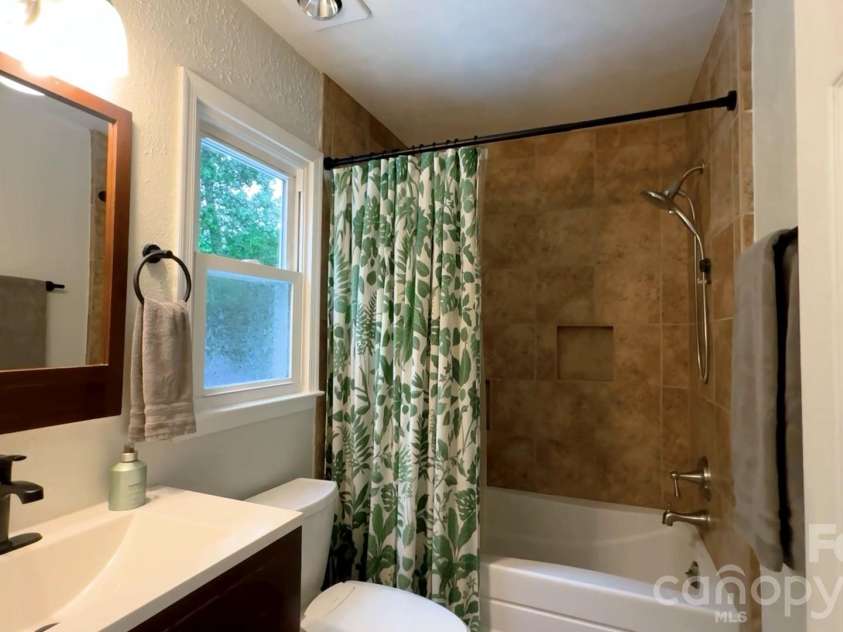 824 Riverwood Road, Charlotte, NC 28270.  MLS# CAR4386082, YatesRealty ID 26448. Primary Bathroom