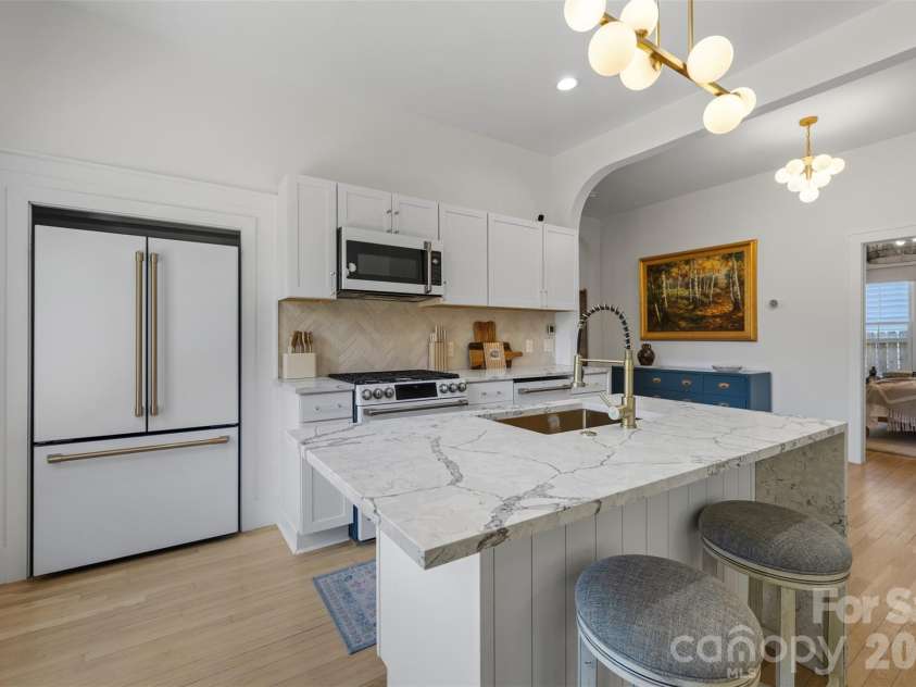 1816 Umstead Street, Charlotte, NC 28205.  MLS# CAR4384106, YatesRealty ID 26449. 
