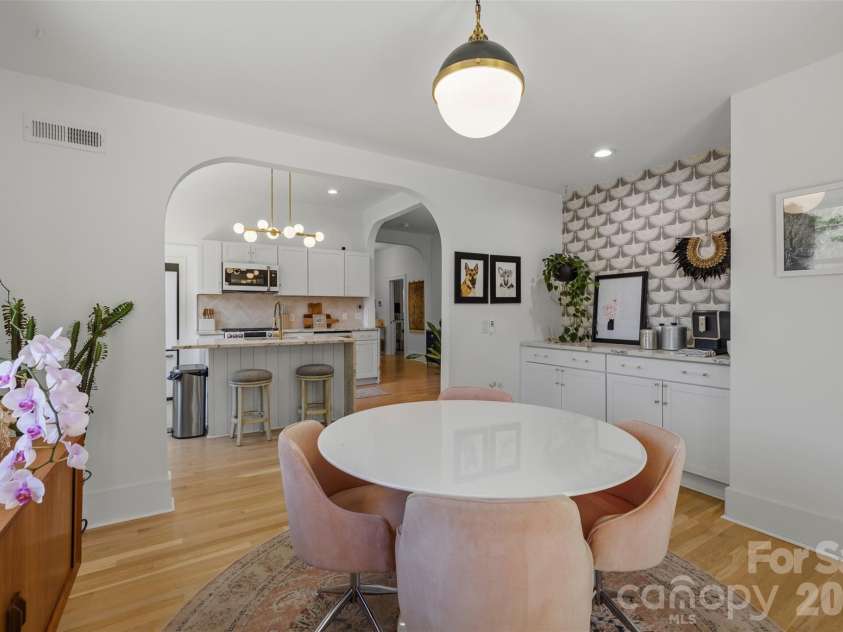 1816 Umstead Street, Charlotte, NC 28205.  MLS# CAR4384106, YatesRealty ID 26449. 