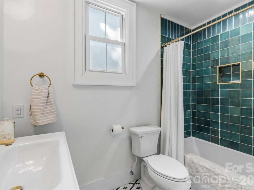 1816 Umstead Street, Charlotte, NC 28205.  MLS# CAR4384106, YatesRealty ID 26449. 