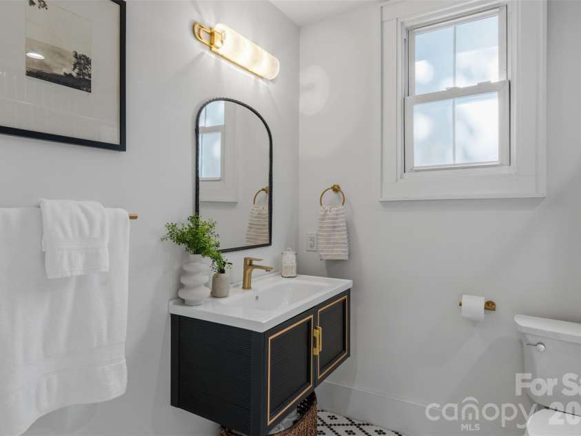 1816 Umstead Street, Charlotte, NC 28205.  MLS# CAR4384106, YatesRealty ID 26449. 