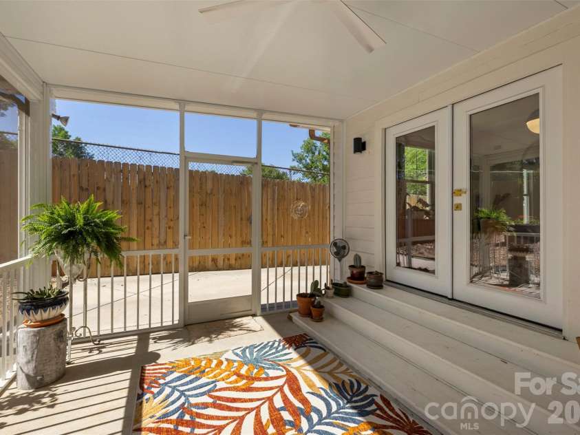 1816 Umstead Street, Charlotte, NC 28205.  MLS# CAR4384106, YatesRealty ID 26449. 
