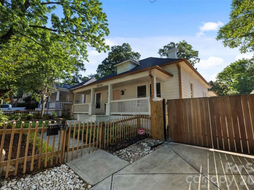 1816 Umstead Street, Charlotte, NC 28205.  MLS# CAR4384106, YatesRealty ID 26449. Automated Gate