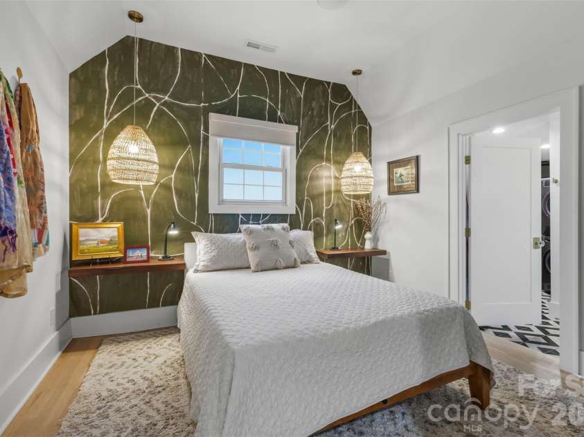1816 Umstead Street, Charlotte, NC 28205.  MLS# CAR4384106, YatesRealty ID 26449. Primary Bedroom