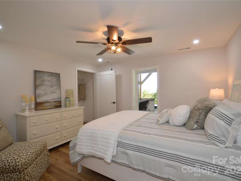 298 patricelli Street, Boone, NC 28607.  MLS# CAR4282351, YatesRealty ID 26449. 