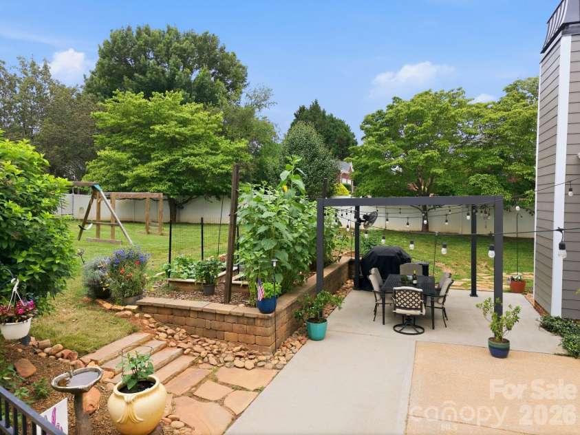 19147 Brookgreen Garden Place, Cornelius, NC 28031.  MLS# CAR4386517, YatesRealty ID 26450. 