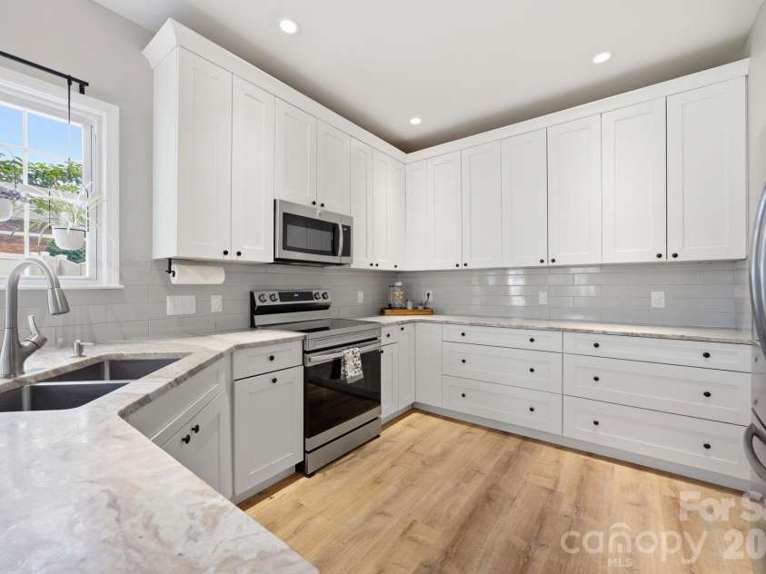 19147 Brookgreen Garden Place, Cornelius, NC 28031.  MLS# CAR4386517, YatesRealty ID 26450. 