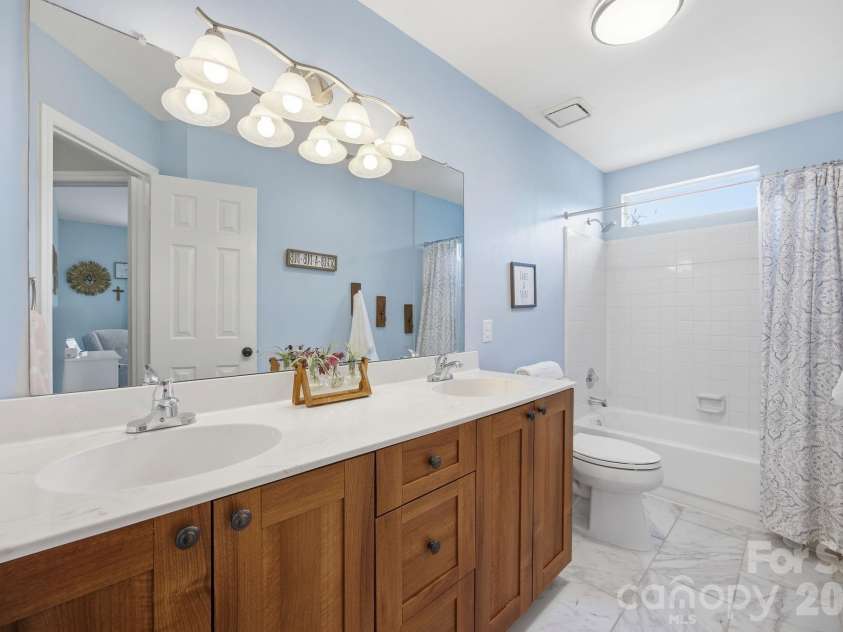 19147 Brookgreen Garden Place, Cornelius, NC 28031.  MLS# CAR4386517, YatesRealty ID 26450. 