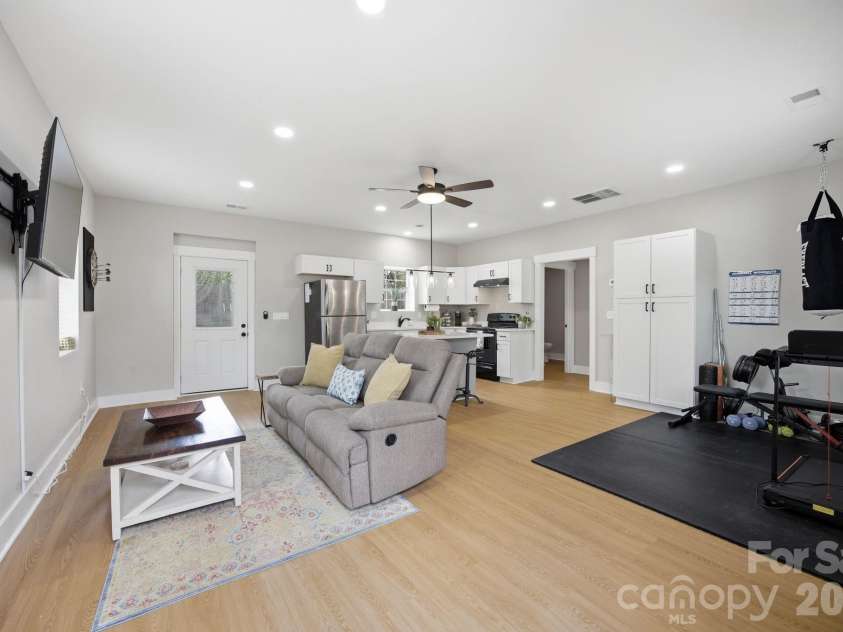 19147 Brookgreen Garden Place, Cornelius, NC 28031.  MLS# CAR4386517, YatesRealty ID 26450. 