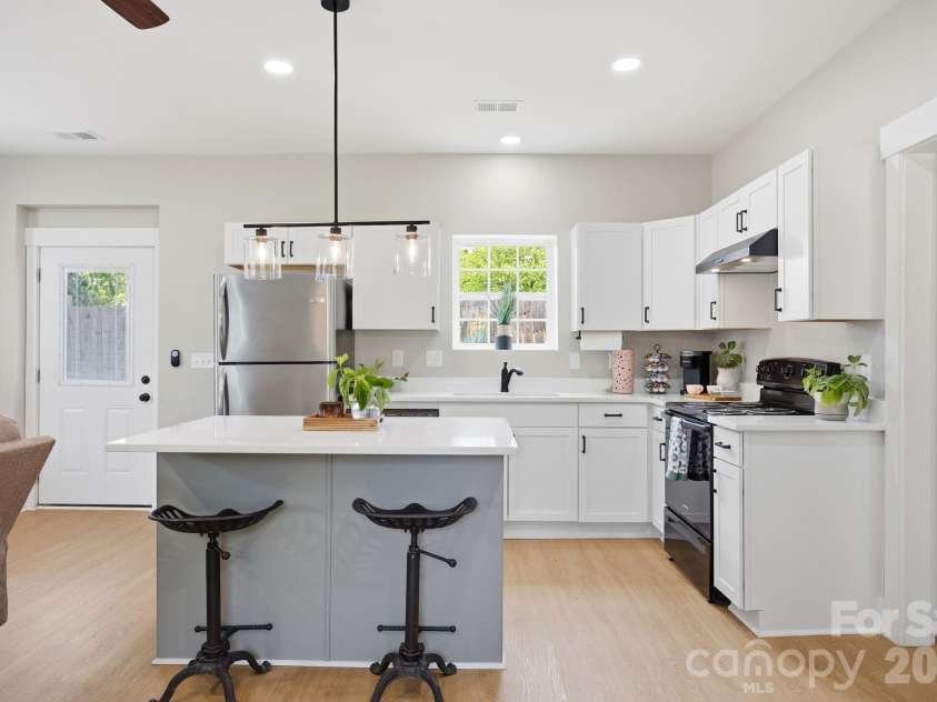 19147 Brookgreen Garden Place, Cornelius, NC 28031.  MLS# CAR4386517, YatesRealty ID 26450. 