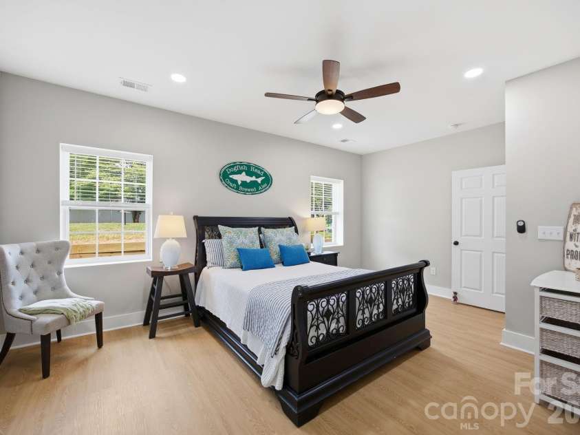 19147 Brookgreen Garden Place, Cornelius, NC 28031.  MLS# CAR4386517, YatesRealty ID 26450. 