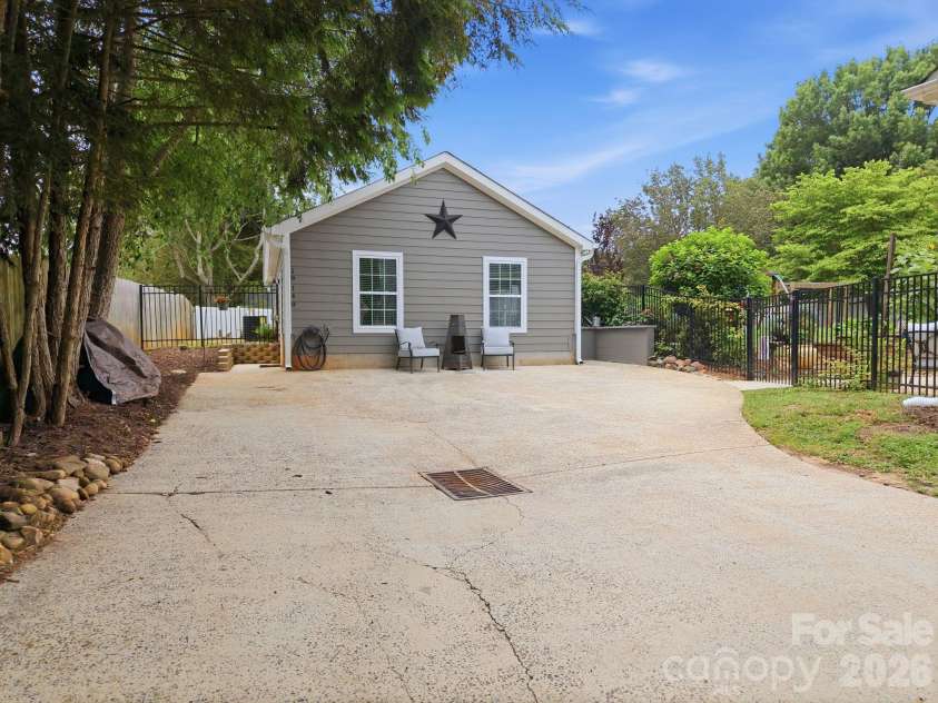 19147 Brookgreen Garden Place, Cornelius, NC 28031.  MLS# CAR4386517, YatesRealty ID 26450. 