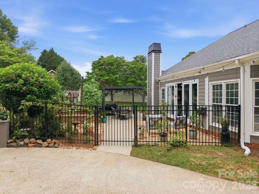 19147 Brookgreen Garden Place, Cornelius, NC 28031.  MLS# CAR4386517, YatesRealty ID 26450. 