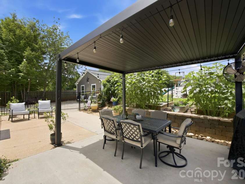 19147 Brookgreen Garden Place, Cornelius, NC 28031.  MLS# CAR4386517, YatesRealty ID 26450. 