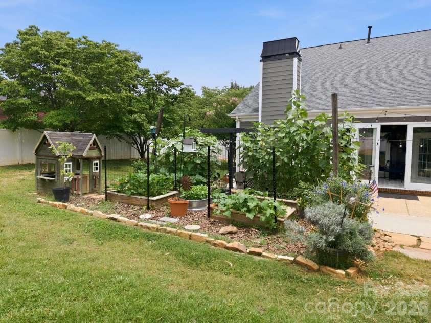 19147 Brookgreen Garden Place, Cornelius, NC 28031.  MLS# CAR4386517, YatesRealty ID 26450. 
