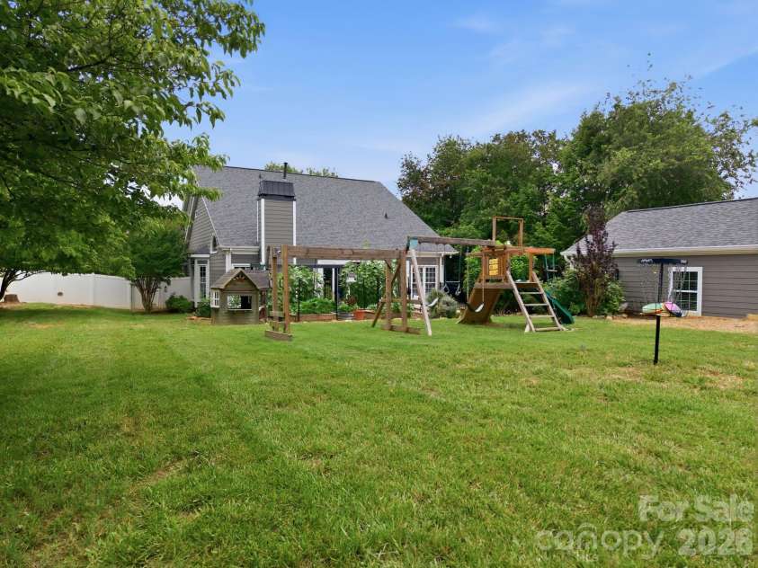 19147 Brookgreen Garden Place, Cornelius, NC 28031.  MLS# CAR4386517, YatesRealty ID 26450. 