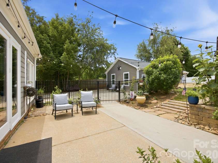 19147 Brookgreen Garden Place, Cornelius, NC 28031.  MLS# CAR4386517, YatesRealty ID 26450. 