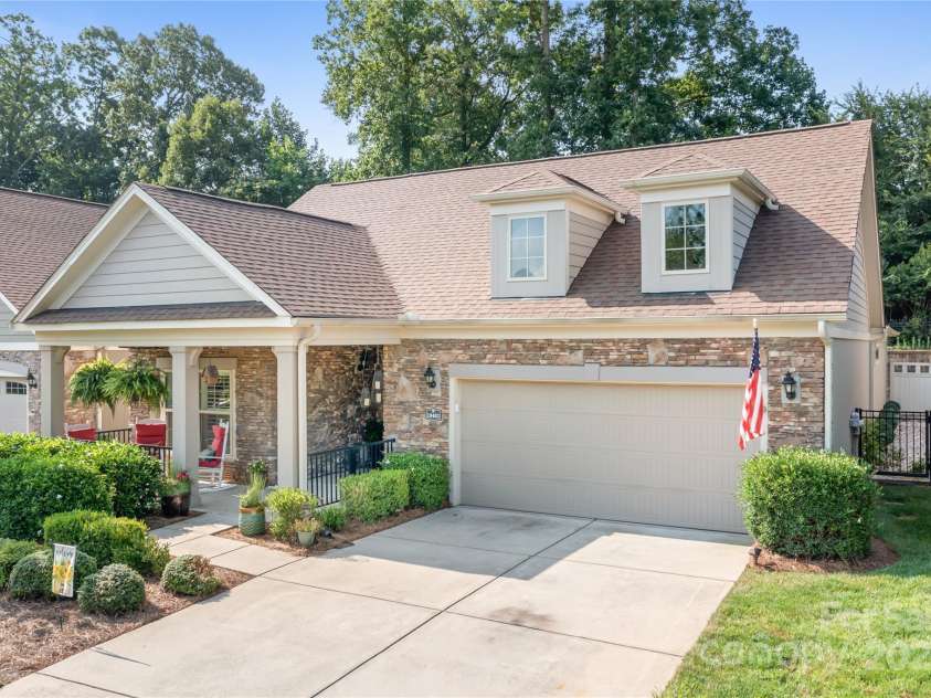 19403 Greentree Way, Cornelius, NC 28031.  MLS# CAR4280723, YatesRealty ID 26450. 