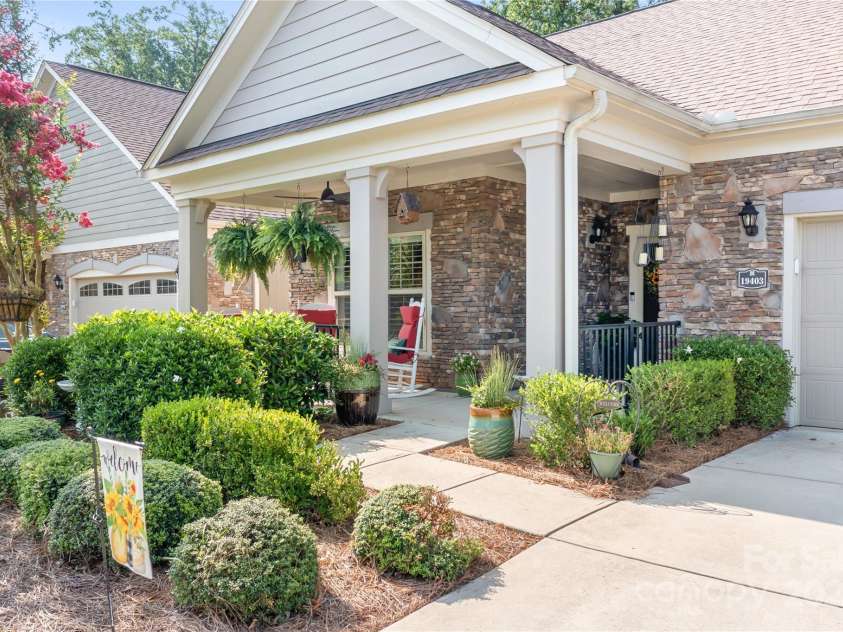 19403 Greentree Way, Cornelius, NC 28031.  MLS# CAR4280723, YatesRealty ID 26450. 