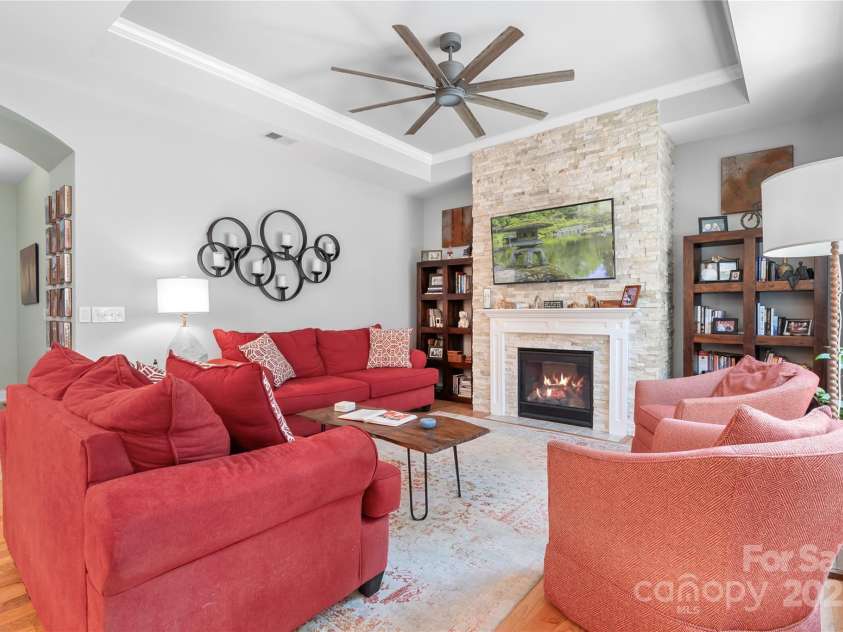 19403 Greentree Way, Cornelius, NC 28031.  MLS# CAR4280723, YatesRealty ID 26450. Cozy, yet spacious!