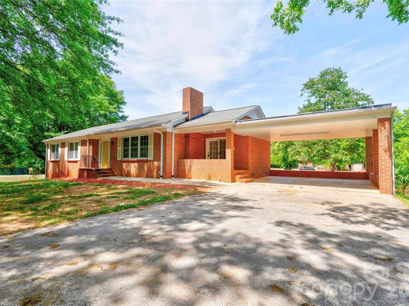 2903 Forbes Road, Gastonia, NC 28056.  MLS# CAR4380023, YatesRealty ID 26451. 