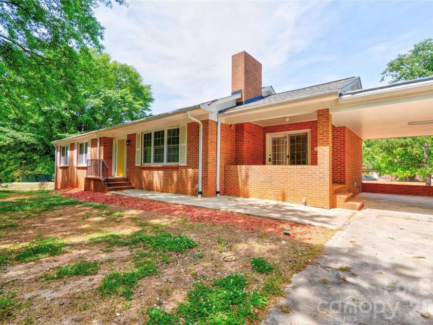 2903 Forbes Road, Gastonia, NC 28056.  MLS# CAR4380023, YatesRealty ID 26451. 