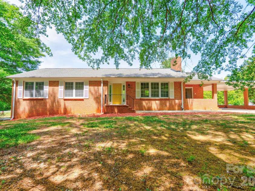 2903 Forbes Road, Gastonia, NC 28056.  MLS# CAR4380023, YatesRealty ID 26451. 