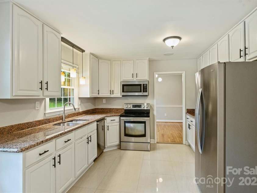 2301 Seth Thomas Road, Charlotte, NC 28210.  MLS# CAR4265395, YatesRealty ID 26452. 