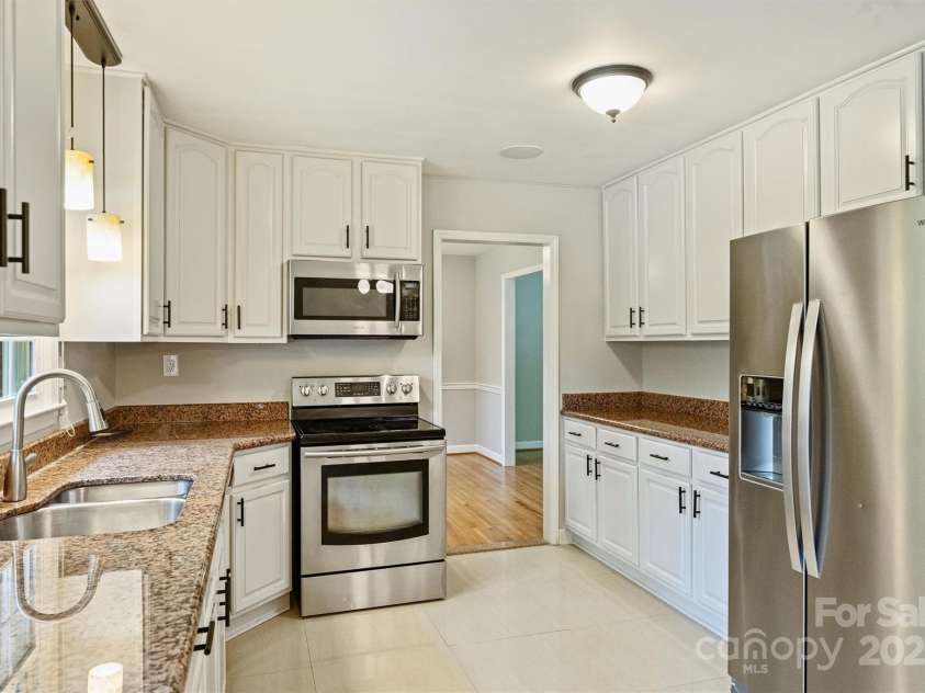 2301 Seth Thomas Road, Charlotte, NC 28210.  MLS# CAR4265395, YatesRealty ID 26452. 