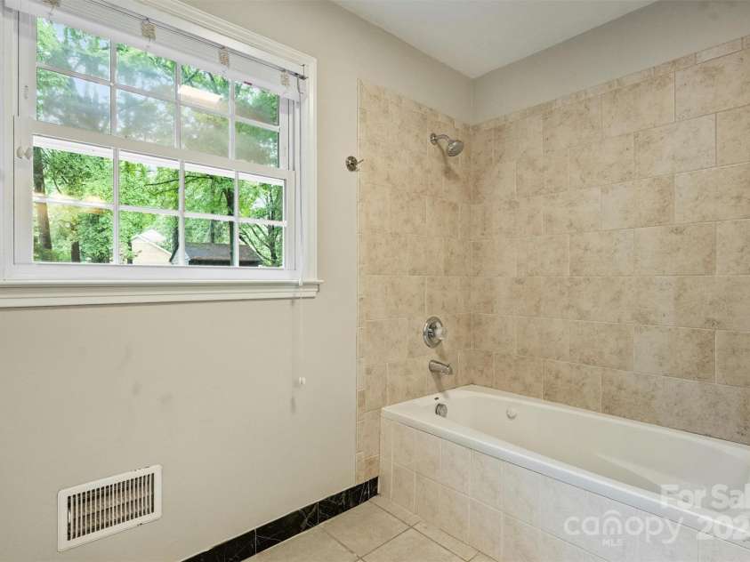 2301 Seth Thomas Road, Charlotte, NC 28210.  MLS# CAR4265395, YatesRealty ID 26452. 