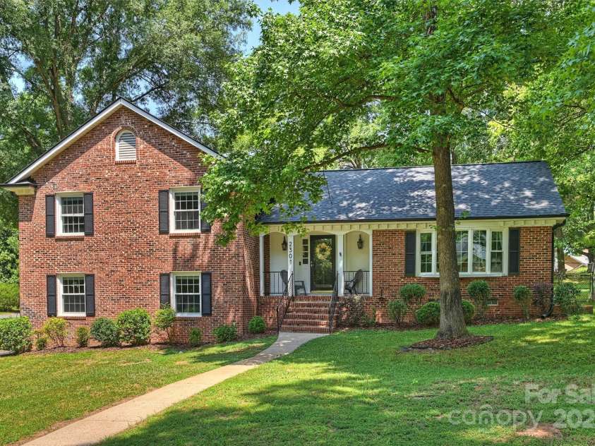 2301 Seth Thomas Road, Charlotte, NC 28210.  MLS# CAR4265395, YatesRealty ID 26452. 