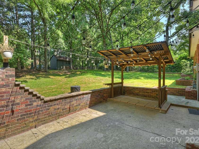 2301 Seth Thomas Road, Charlotte, NC 28210.  MLS# CAR4265395, YatesRealty ID 26452. 