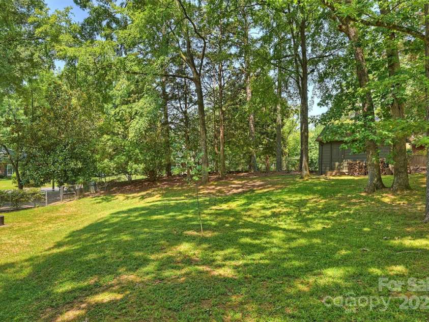 2301 Seth Thomas Road, Charlotte, NC 28210.  MLS# CAR4265395, YatesRealty ID 26452. 