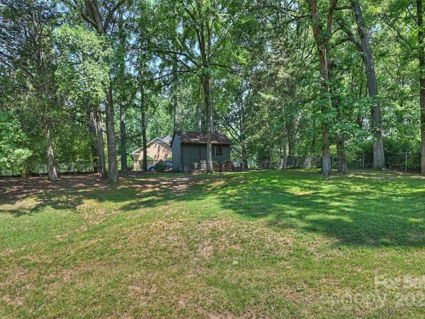 2301 Seth Thomas Road, Charlotte, NC 28210.  MLS# CAR4265395, YatesRealty ID 26452. 