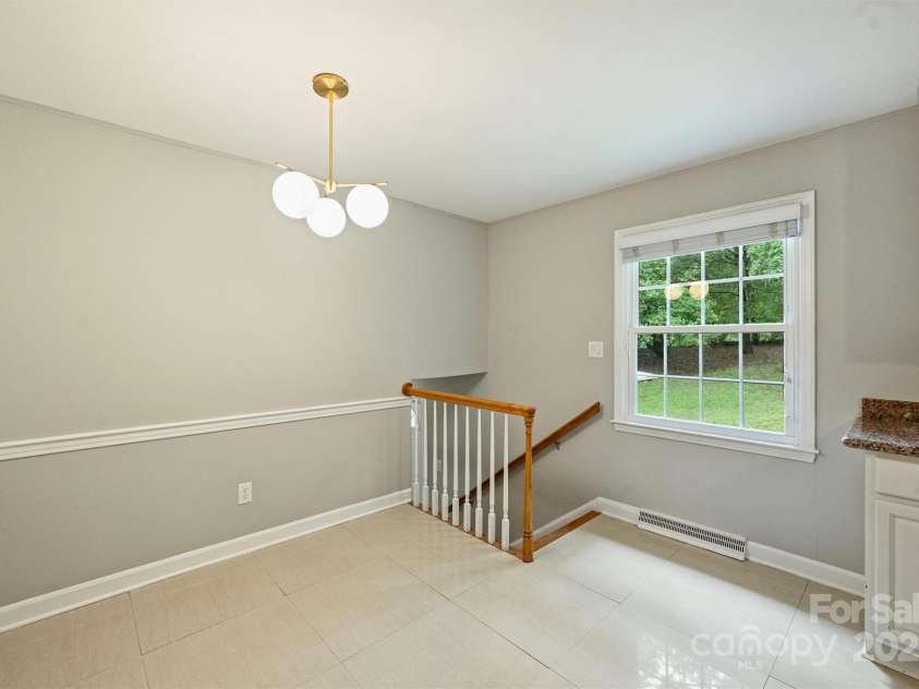 2301 Seth Thomas Road, Charlotte, NC 28210.  MLS# CAR4265395, YatesRealty ID 26452. Eat-in Breakfast area