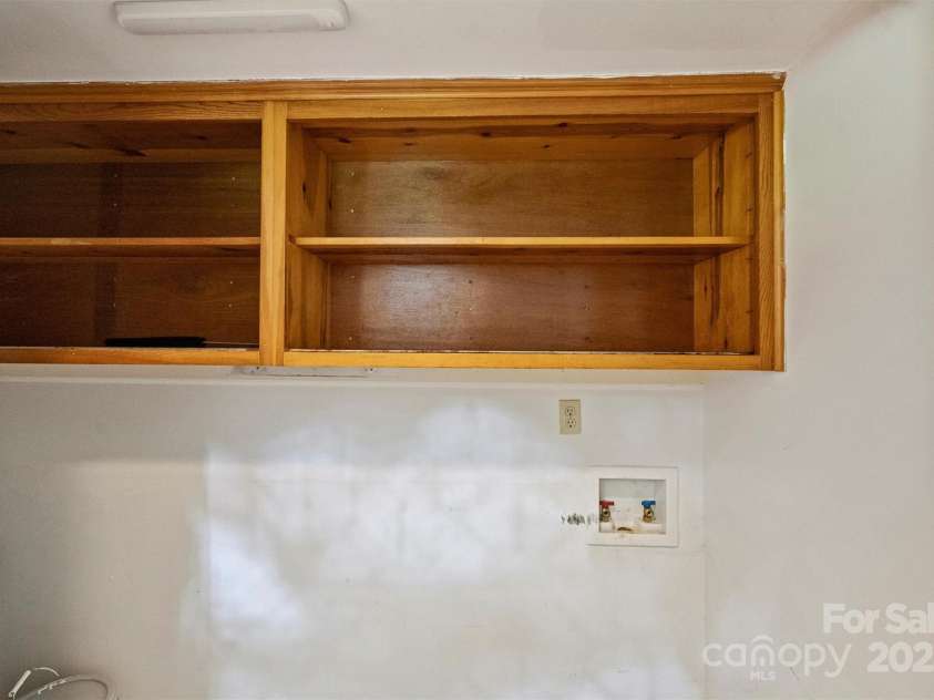2301 Seth Thomas Road, Charlotte, NC 28210.  MLS# CAR4265395, YatesRealty ID 26452. Laundry closet